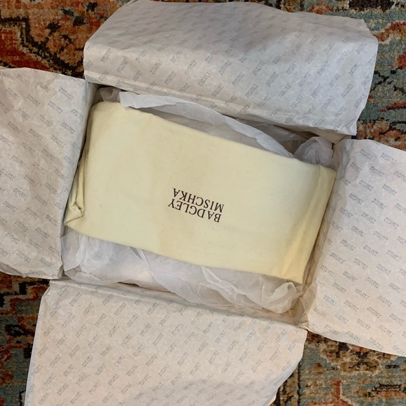 NWT. In box. Badgley Mischka bridal shoes - Picture 4 of 11